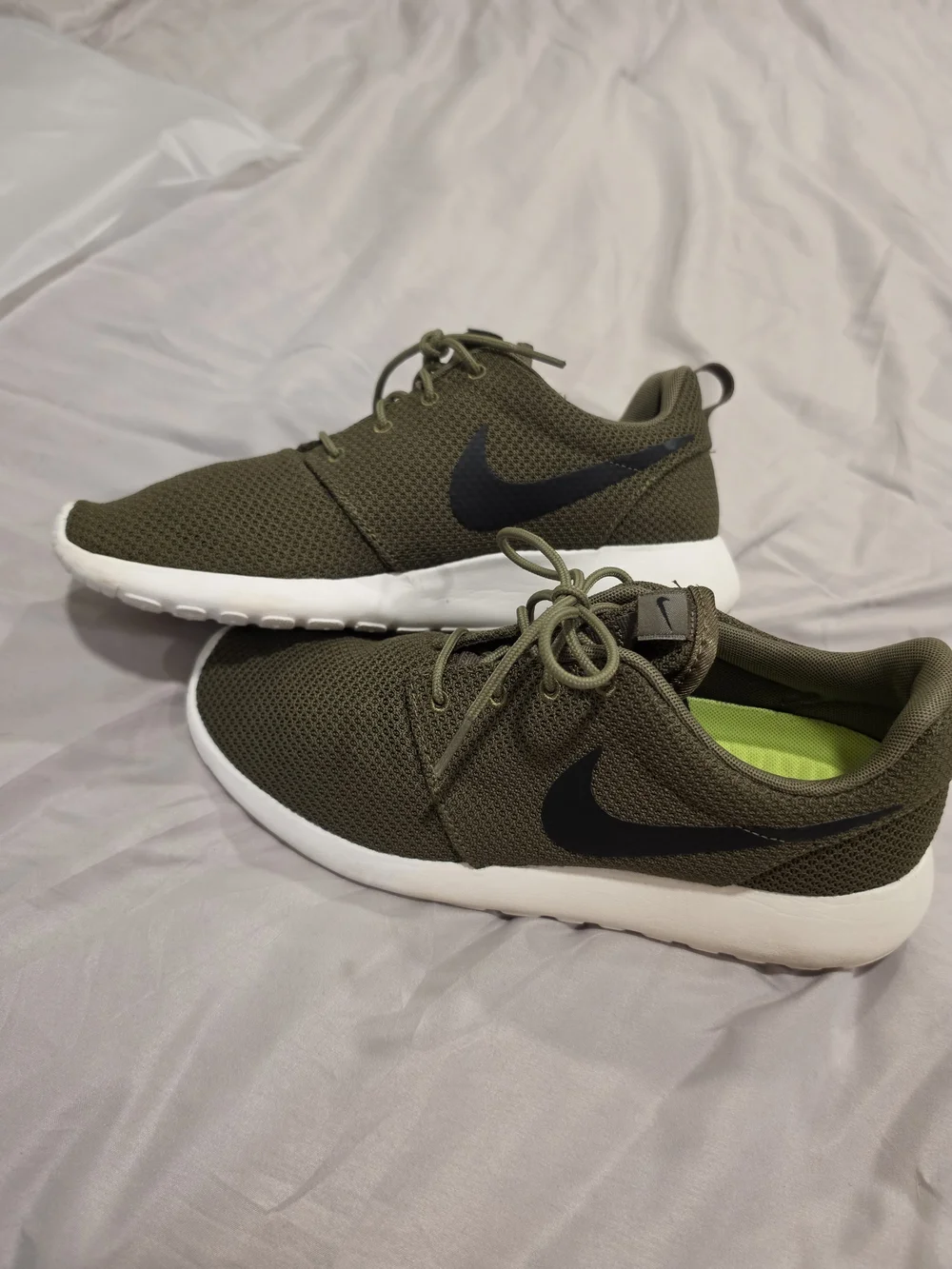 Nike Men’s Olive Green Knit Runner Sneakers